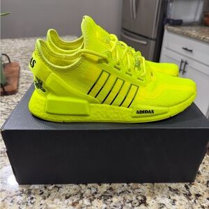 Men’s Adidas NMD R1 V2 Shoes